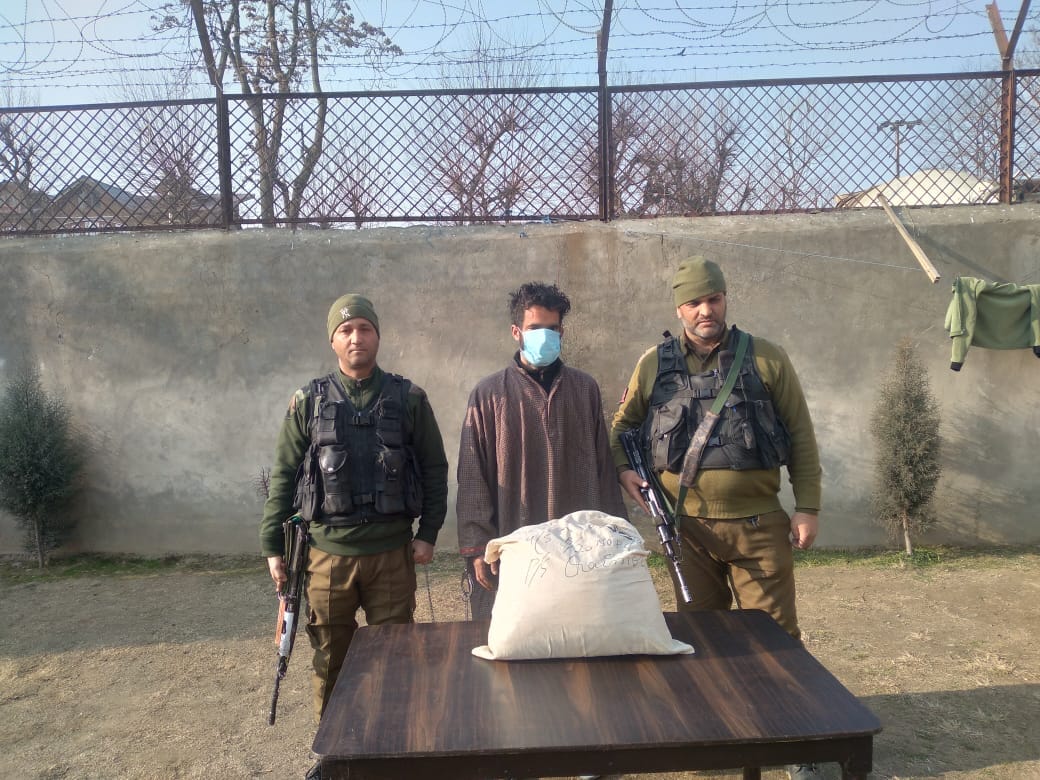 Kulgam police arrested a drug peddler and recovered contraband substance from his possession