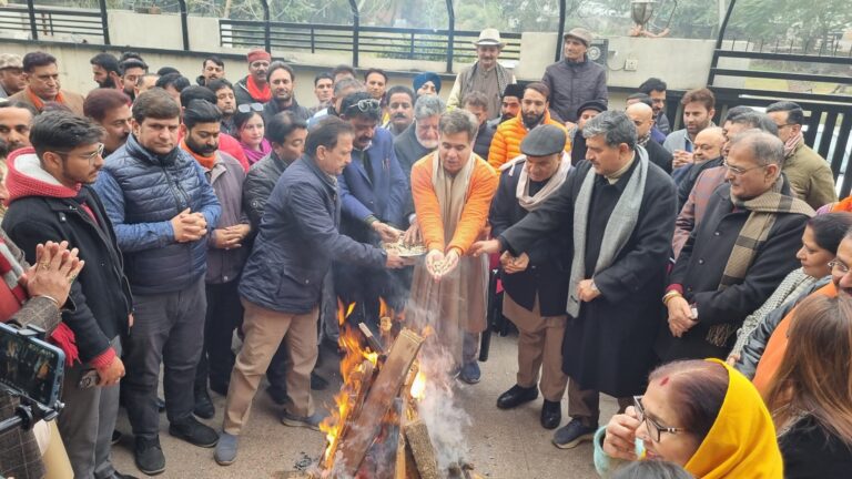 BJP celebrates Lohri with religious fervor   