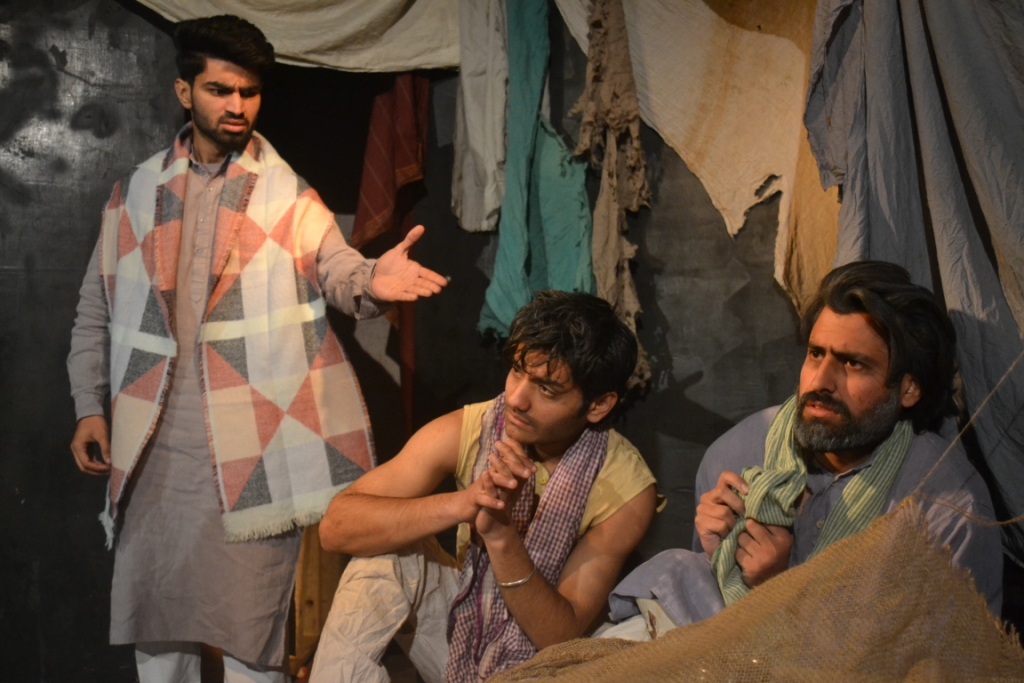 Natrang staged a dramatic presentation of Munshi Prem Chand’s famous short story, ‘Kafan’ here today at Natrang Studio