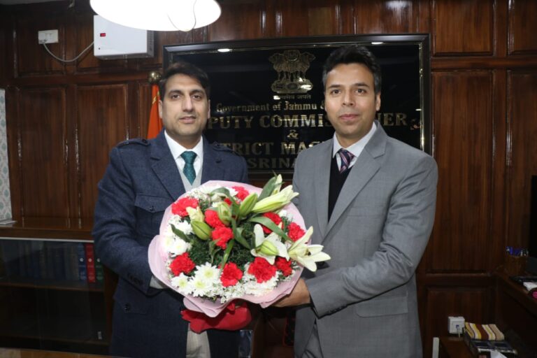 District Administration Srinagar accord emotional adieu to outgoing DC Aijaz Asad Accords warm welcome to Dr. Bilal Mohi-Ud-Din Bhat as Deputy Commissioner Srinagar