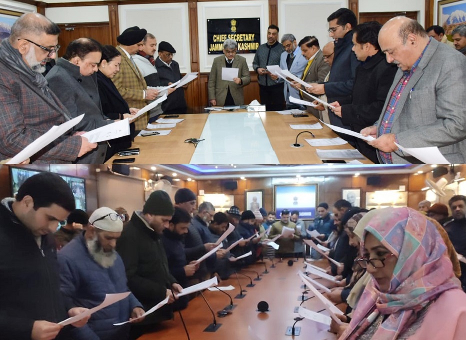 Dulloo administers pledge to officers on 14th NVD