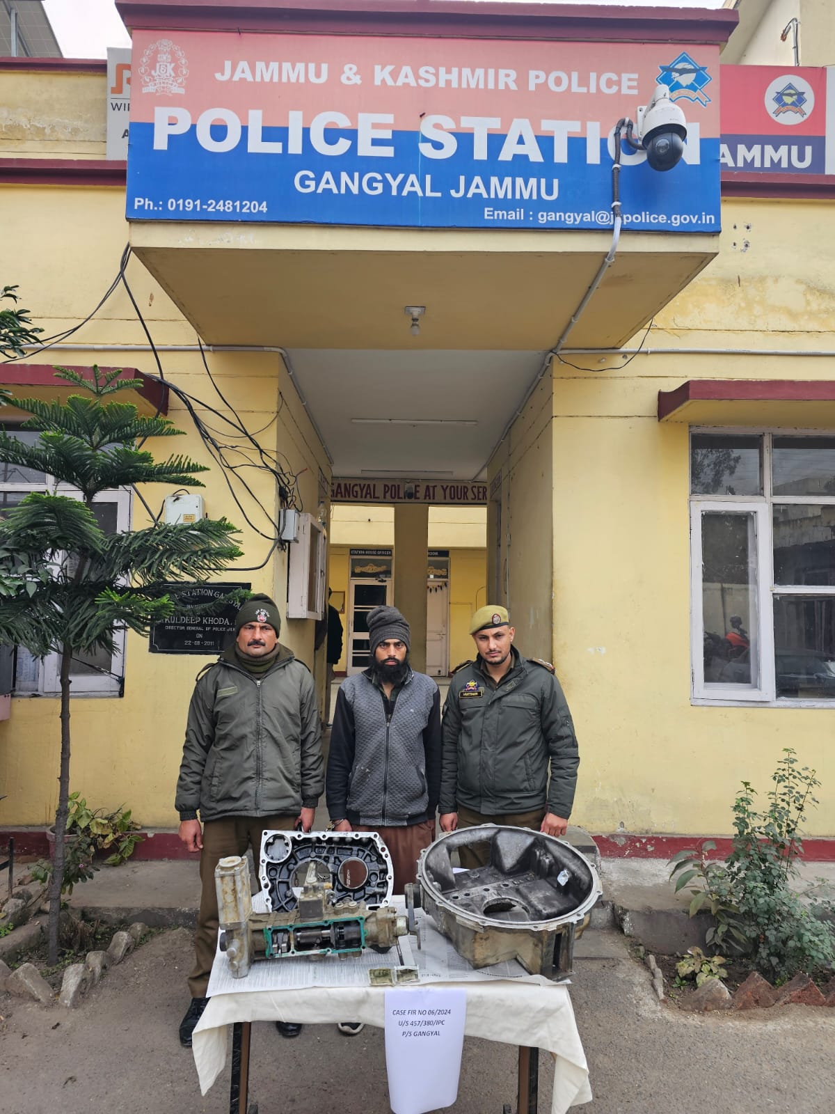 Theft case solved, stolen cash and items worth Rs 5 lakhs recovered by PS Gangyal Jammu