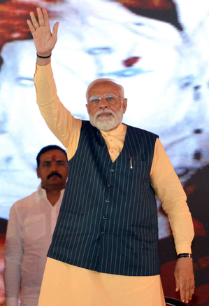 PM Modi reaches Srinagar to address mega public rally