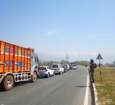 Two-way traffic restored on Jammu-Srinagar highway for LMVs